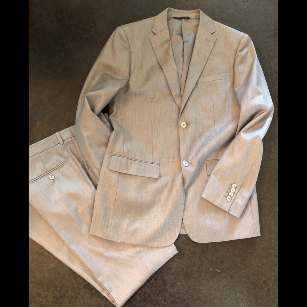 Perry Ellis suit 40r jacket + 32” x 32” trouser